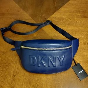 dkny tilly logo fanny pack